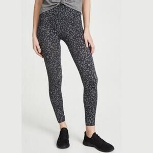 Spanx Look At Me Now Leggings High Rise Seamless Leopard Print Gray Size Small